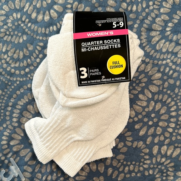 NWT Women's Full Cushion White Quarter Socks 3 Pairs Shoe Sizes 5-9 Sizes - Picture 1 of 2